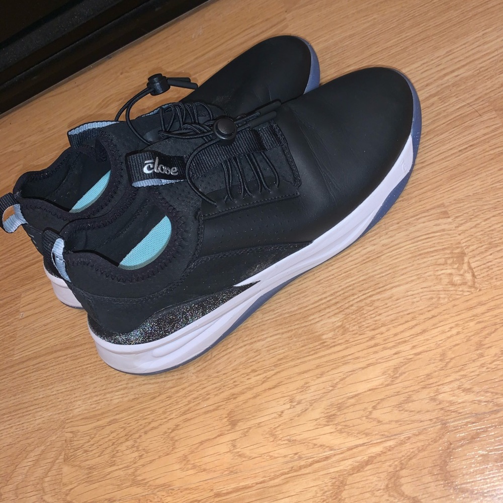 Cloves nurse shoes